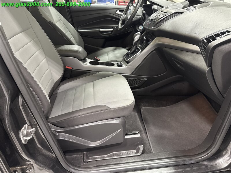 2016 Ford C-MAX Hybrid SE - Photo 4 - Bethany, CT 06524