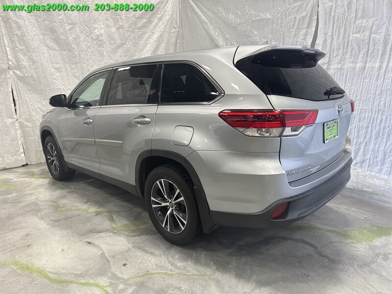 2019 Toyota Highlander LE - Photo 7 - Bethany, CT 06524