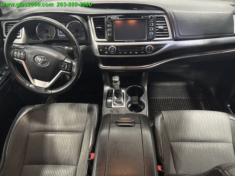 2019 Toyota Highlander LE - Photo 6 - Bethany, CT 06524