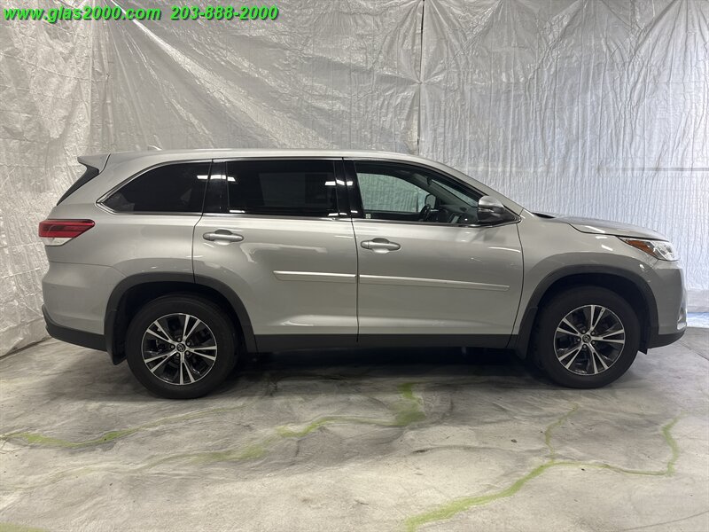 2019 Toyota Highlander LE - Photo 14 - Bethany, CT 06524