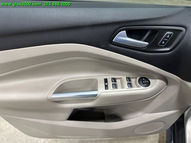 2015 Ford C-Max Hybrid SE photo
