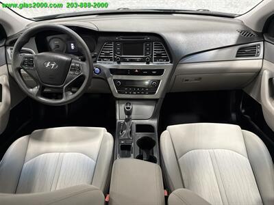 2016 Hyundai Sonata Hybrid SE   - Photo 6 - Bethany, CT 06524