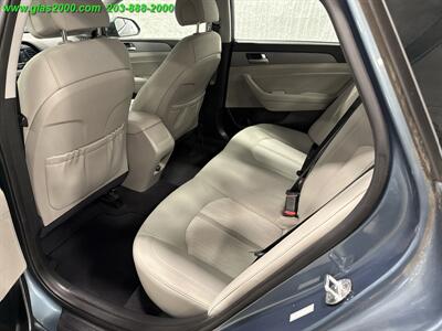 2016 Hyundai Sonata Hybrid SE   - Photo 9 - Bethany, CT 06524