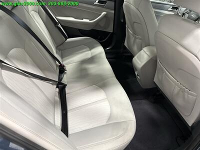 2016 Hyundai Sonata Hybrid SE   - Photo 10 - Bethany, CT 06524