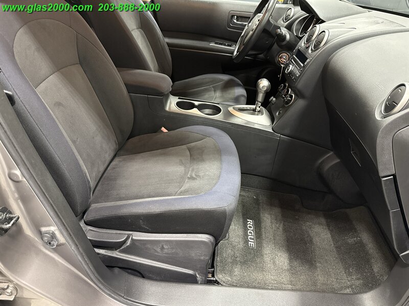 2010 Nissan Rogue S - Photo 5 - Bethany, CT 06524