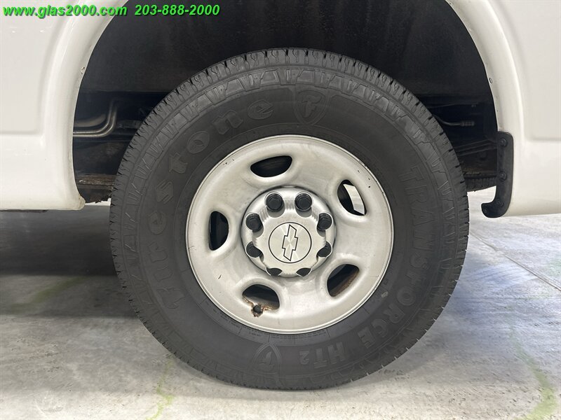 2015 Chevrolet Express LS Passenger - Photo 16 - Bethany, CT 06524