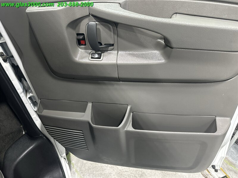 2015 Chevrolet Express LS Passenger - Photo 24 - Bethany, CT 06524
