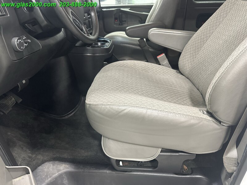 2015 Chevrolet Express LS Passenger - Photo 22 - Bethany, CT 06524