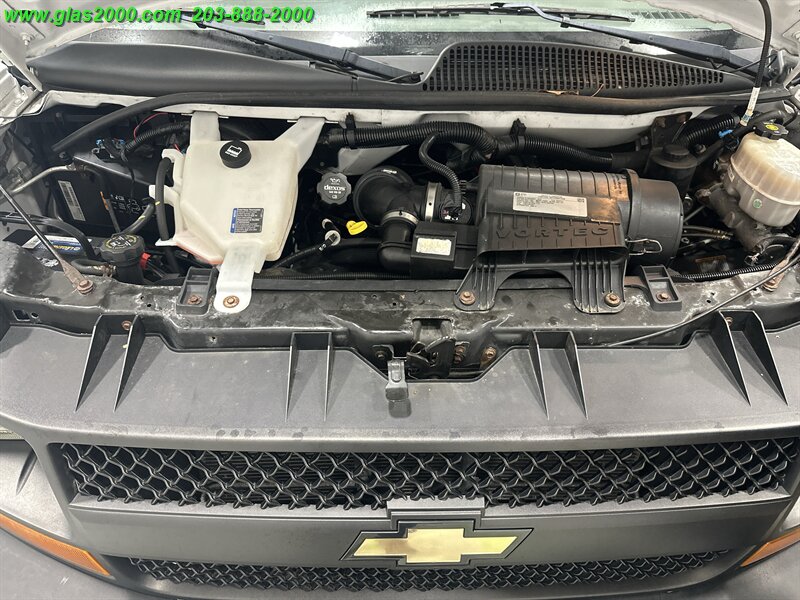 2015 Chevrolet Express LS Passenger - Photo 12 - Bethany, CT 06524