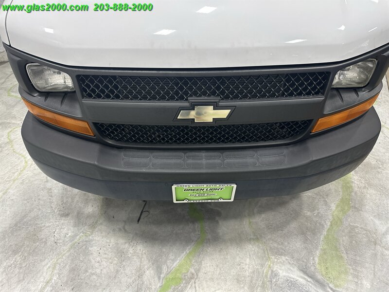 2015 Chevrolet Express LS Passenger - Photo 18 - Bethany, CT 06524