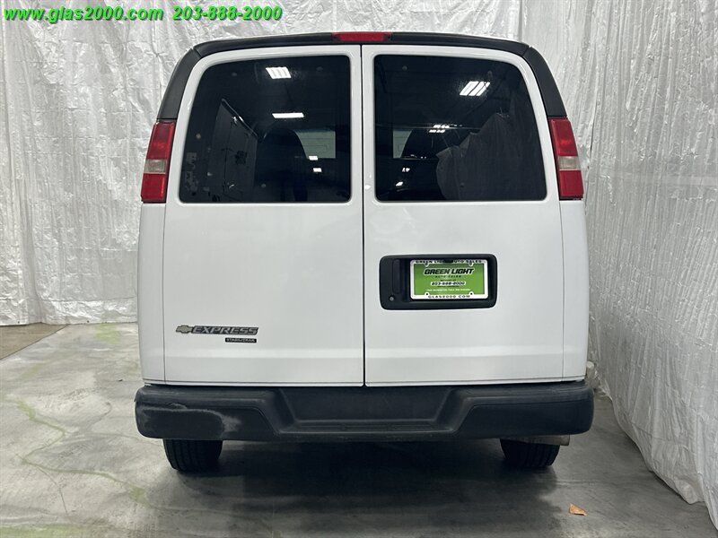2015 Chevrolet Express LS Passenger - Photo 20 - Bethany, CT 06524