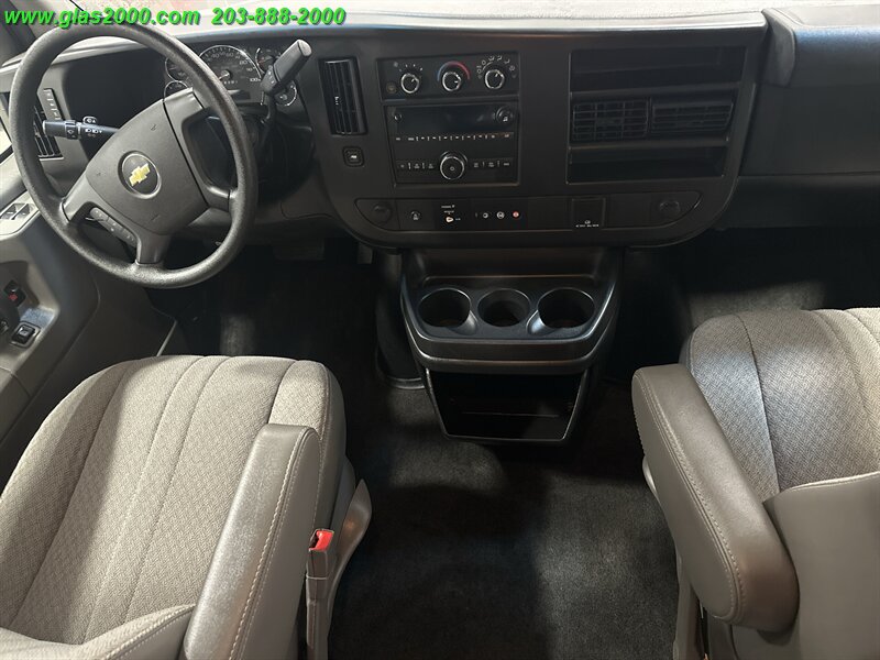 2015 Chevrolet Express LS Passenger - Photo 6 - Bethany, CT 06524