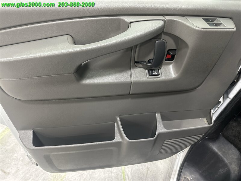 2015 Chevrolet Express LS Passenger - Photo 23 - Bethany, CT 06524