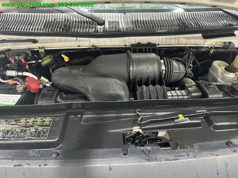 2013 Ford E-Series Chassis Commercial - Photo 6 - Bethany, CT 06524