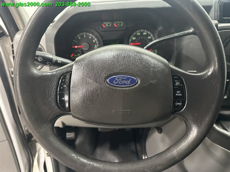 2013 Ford E-Series Chassis Commercial - Photo 4 - Bethany, CT 06524