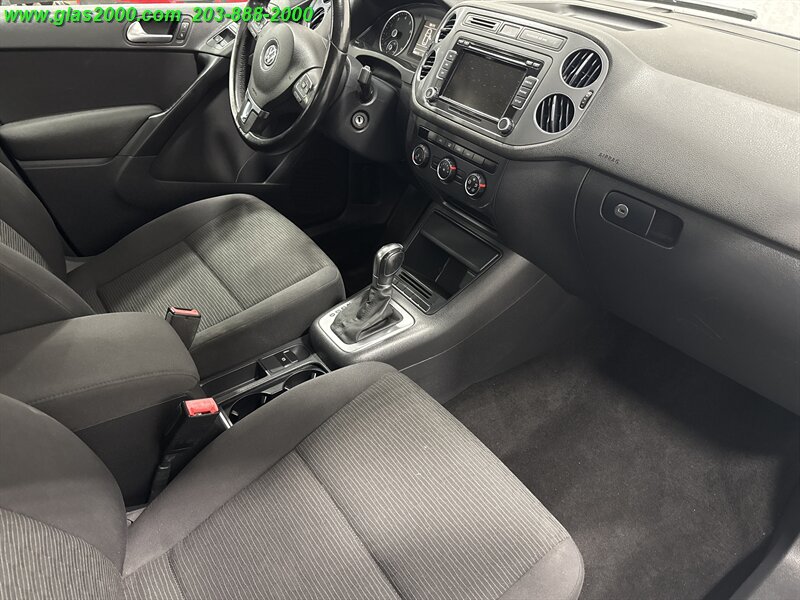 2015 Volkswagen Tiguan S 4Motion - Photo 26 - Bethany, CT 06524