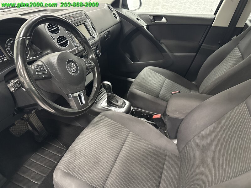 2015 Volkswagen Tiguan S 4Motion - Photo 3 - Bethany, CT 06524