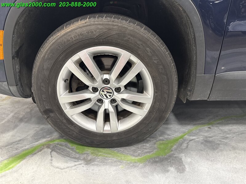 2015 Volkswagen Tiguan S 4Motion - Photo 16 - Bethany, CT 06524