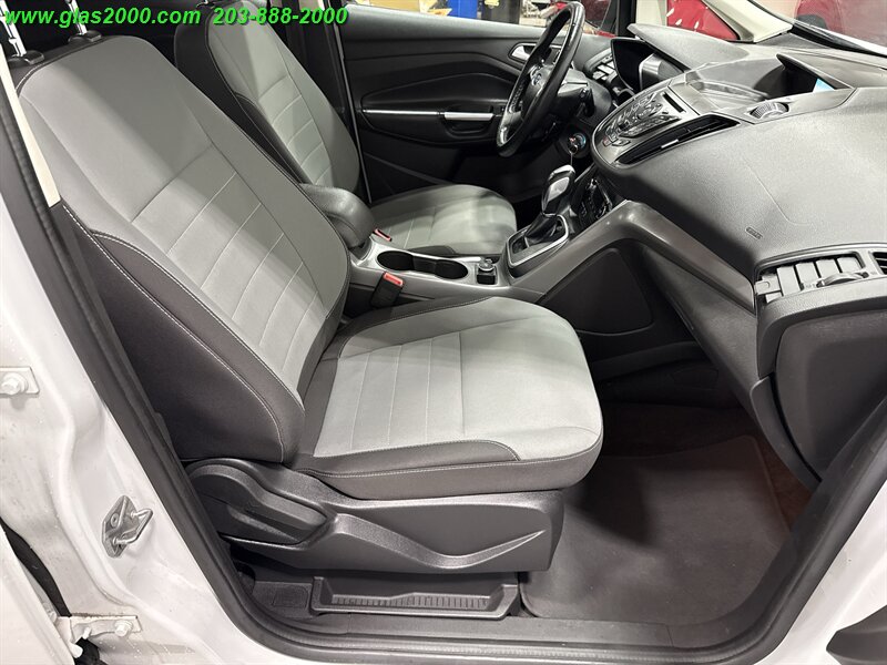 2016 Ford C-MAX Hybrid SE - Photo 5 - Bethany, CT 06524