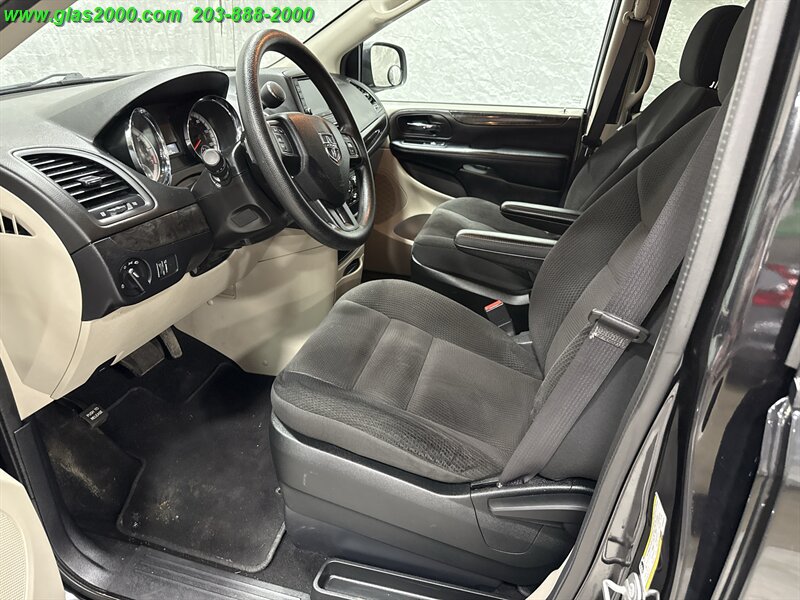 2018 Dodge Grand Caravan SE - Photo 2 - Bethany, CT 06524