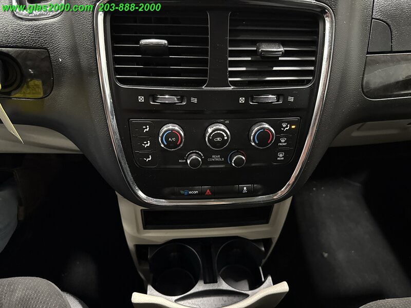 2018 Dodge Grand Caravan SE - Photo 11 - Bethany, CT 06524
