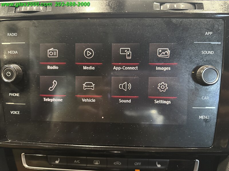 2018 Volkswagen Golf 2.0T SE - Photo 17 - Bethany, CT 06524