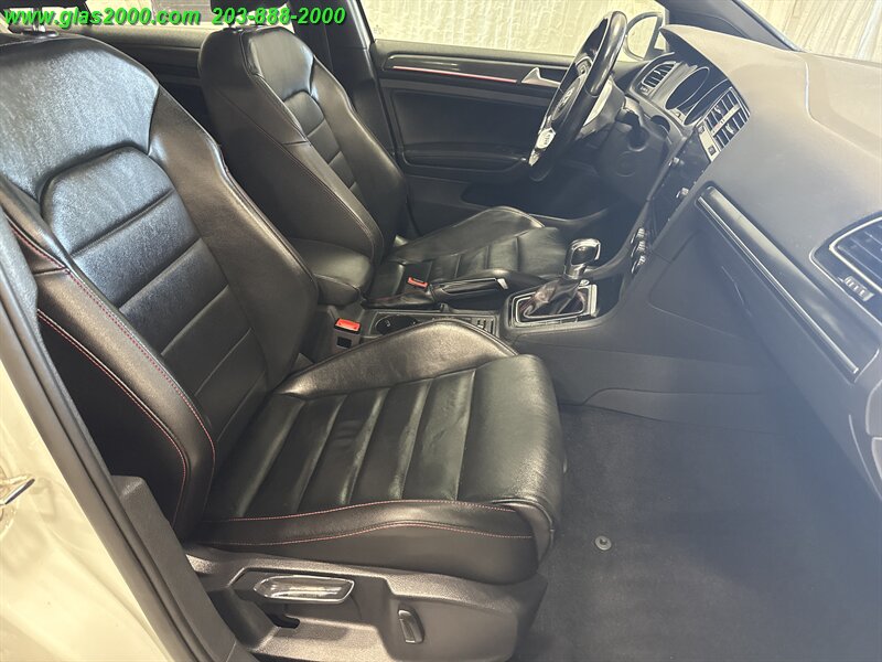 2018 Volkswagen Golf 2.0T SE - Photo 5 - Bethany, CT 06524