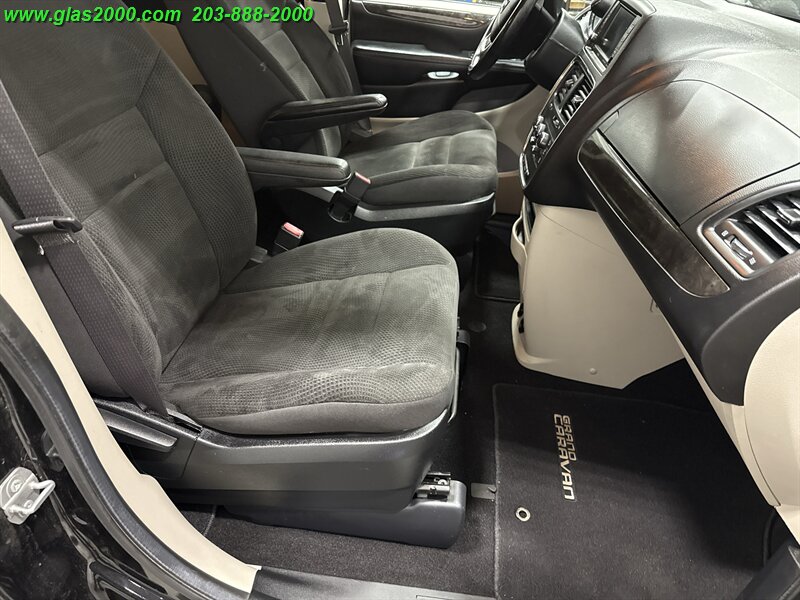 2017 Dodge Grand Caravan SE - Photo 5 - Bethany, CT 06524