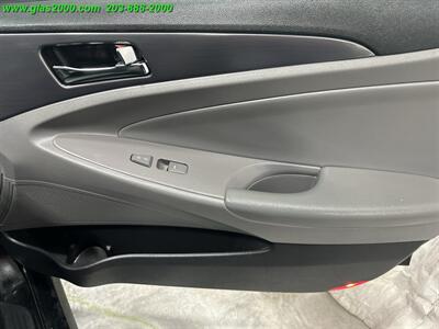 2014 Hyundai SONATA Hybrid   - Photo 22 - Bethany, CT 06524