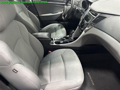 2014 Hyundai SONATA Hybrid   - Photo 25 - Bethany, CT 06524