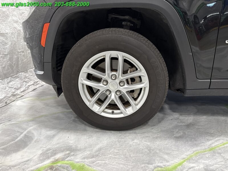 2023 Jeep Grand Cherokee Laredo - Photo 16 - Bethany, CT 06524