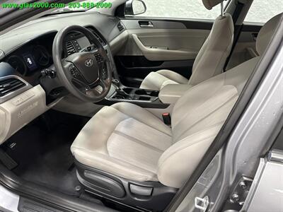 2016 Hyundai SONATA Hybrid SE - Photo 3 - Bethany, CT 06524