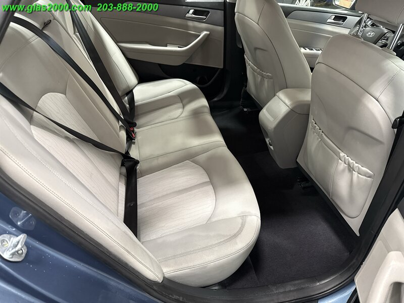 2016 Hyundai Sonata Hybrid SE - Photo 10 - Bethany, CT 06524