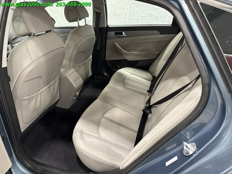 2016 Hyundai Sonata Hybrid SE - Photo 9 - Bethany, CT 06524