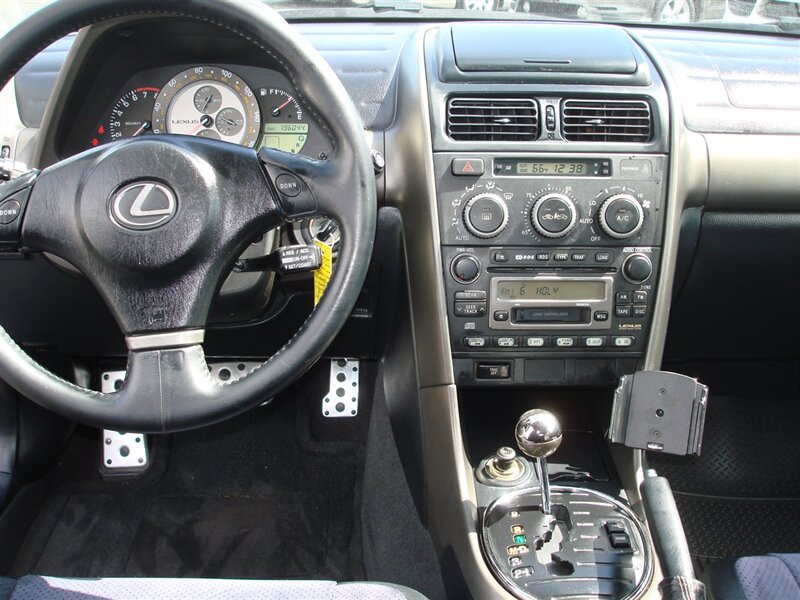 2001 Lexus IS 300 photo