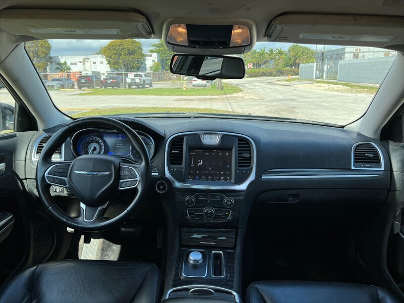 2019 Chrysler 300 Touring photo