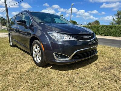2020 Chrysler Pacifica Limited   - Photo 2 - Miami, FL 33142