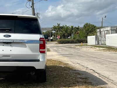 2021 Ford Expedition MAX Limited   - Photo 12 - Miami, FL 33142