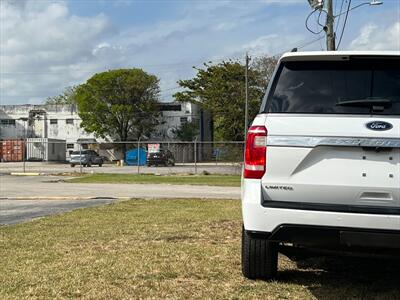 2021 Ford Expedition MAX Limited   - Photo 11 - Miami, FL 33142