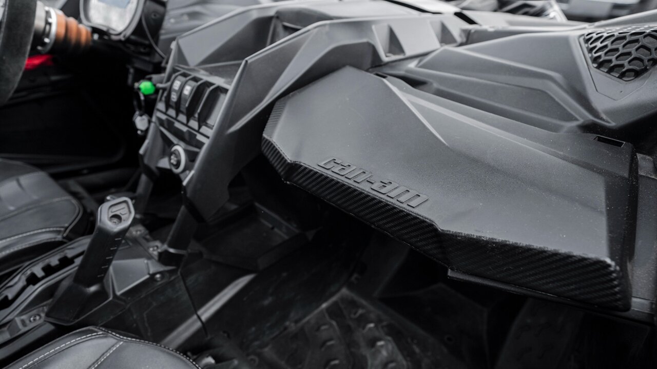 2017 Can-Am Maverick X3 X rs TURBO R   - Photo 33 - Reno, NV 89511