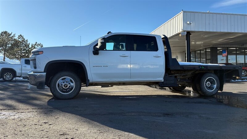 2022 Chevrolet Silverado 3500HD CC LT Flatbed  