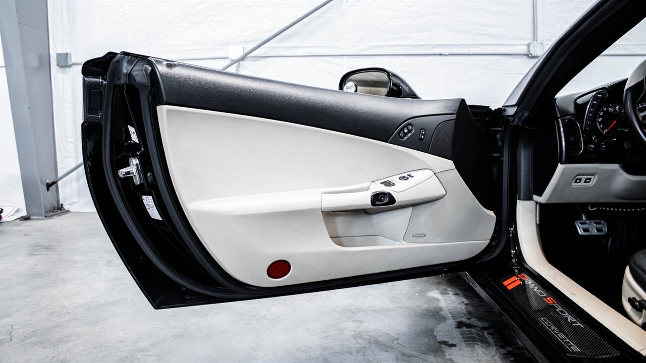 2005 Chevrolet Corvette - Photo 21 - Reno, NV 89511