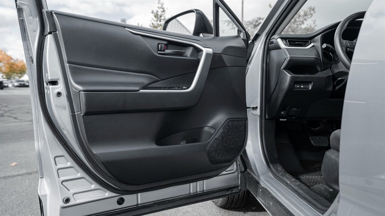 2021 Toyota RAV4 LE - Photo 14 - Reno, NV 89511