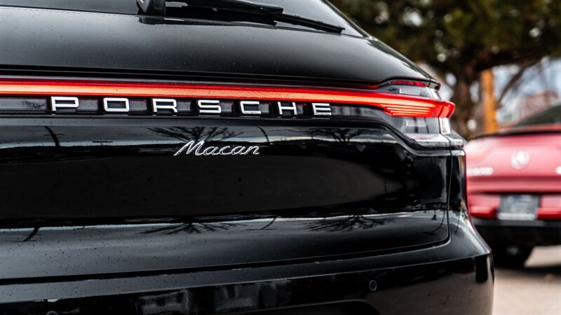 2021 Porsche Macan photo
