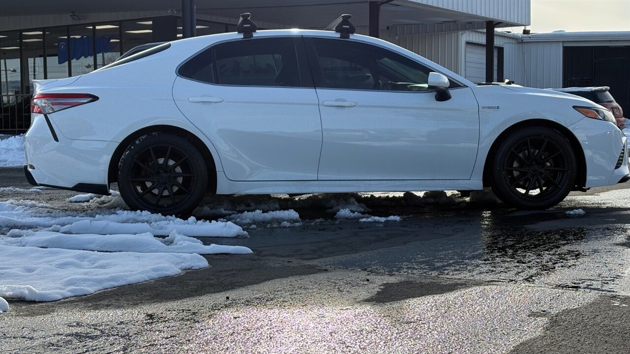 2018 Toyota Camry SE  Hybrid - Photo 6 - Reno, NV 89511