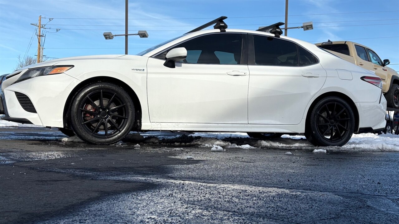 2018 Toyota Camry SE  Hybrid - Photo 4 - Reno, NV 89511