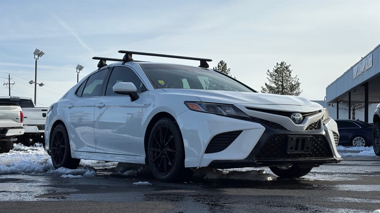 2018 Toyota Camry SE  Hybrid - Photo 1 - Reno, NV 89511