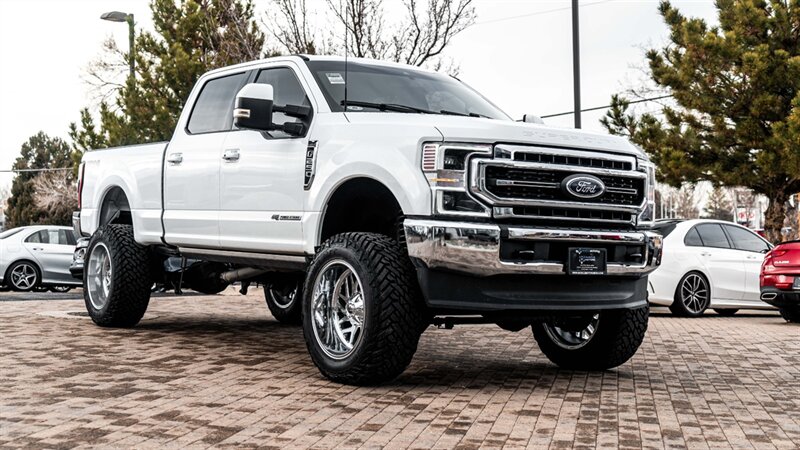 The 2022 Ford F-250 Super Duty Lariat photos