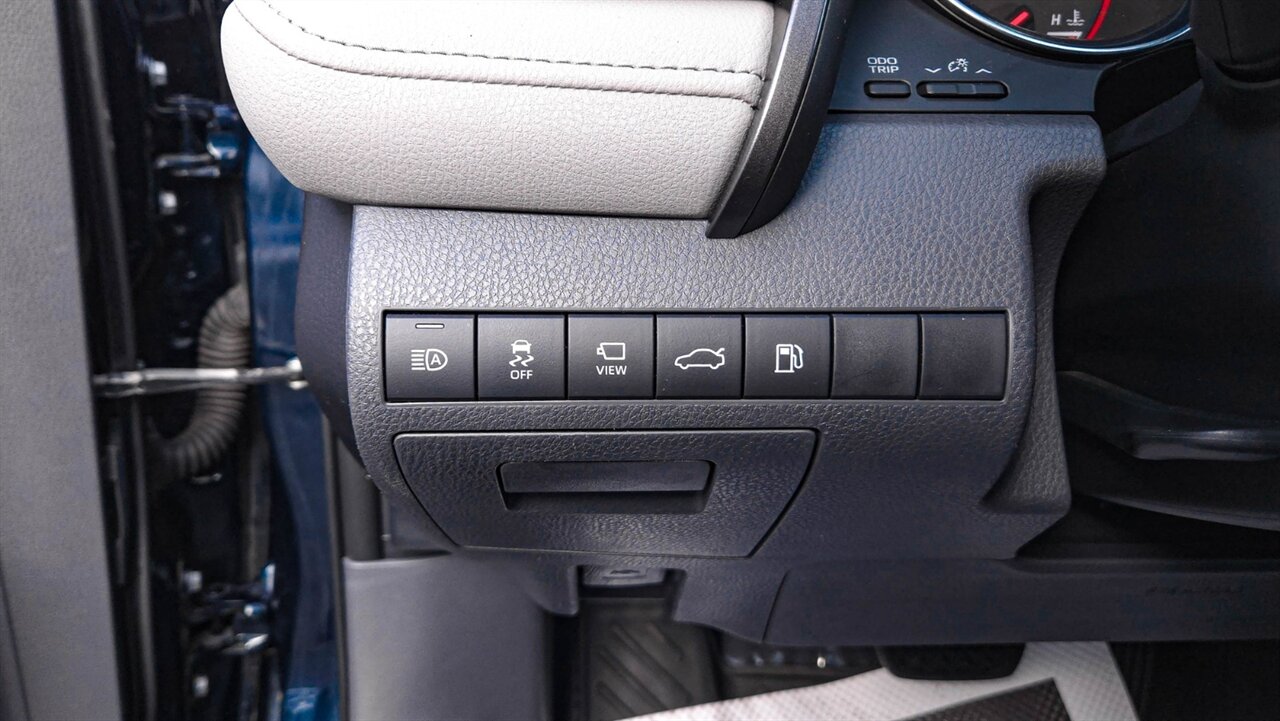 2018 Toyota Camry XLE   - Photo 10 - Reno, NV 89511