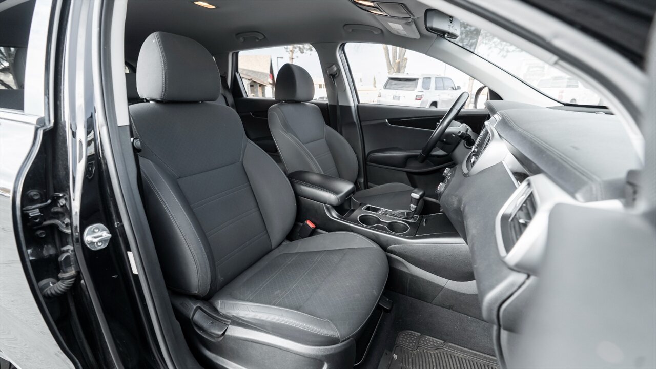 2020 Kia Sorento S - Photo 17 - Reno, NV 89511
